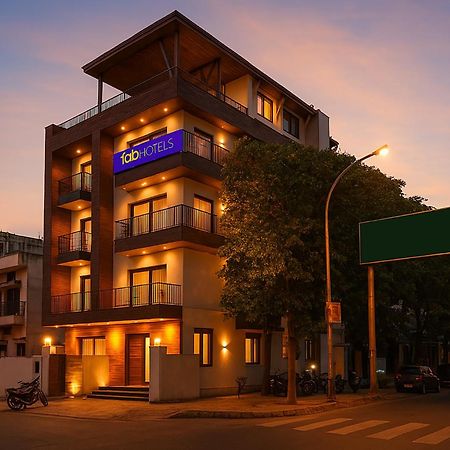 Fabhotel F9 Sector 19 ノイダ エクステリア 写真