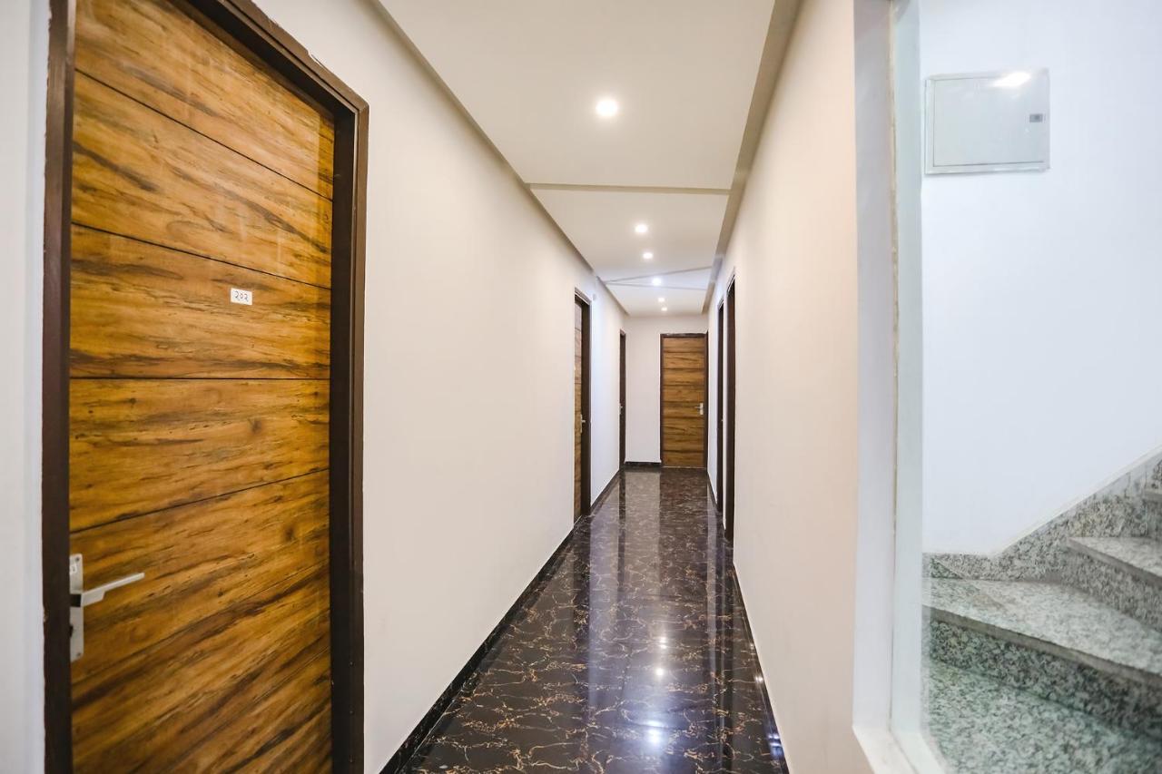 Fabhotel F9 Sector 19 ノイダ エクステリア 写真